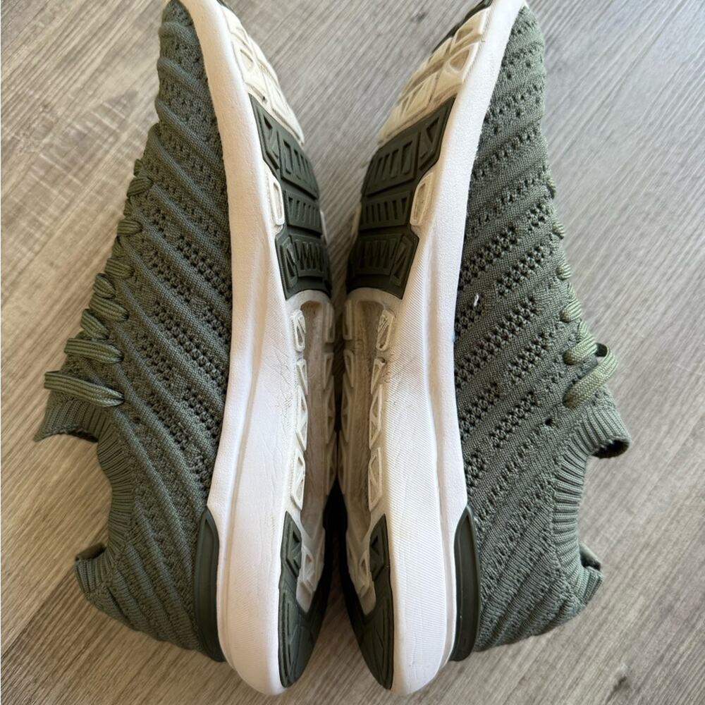 APL Women’s Sz 7 Techloom Wave Sneakers in Green - Picture 5 of 8